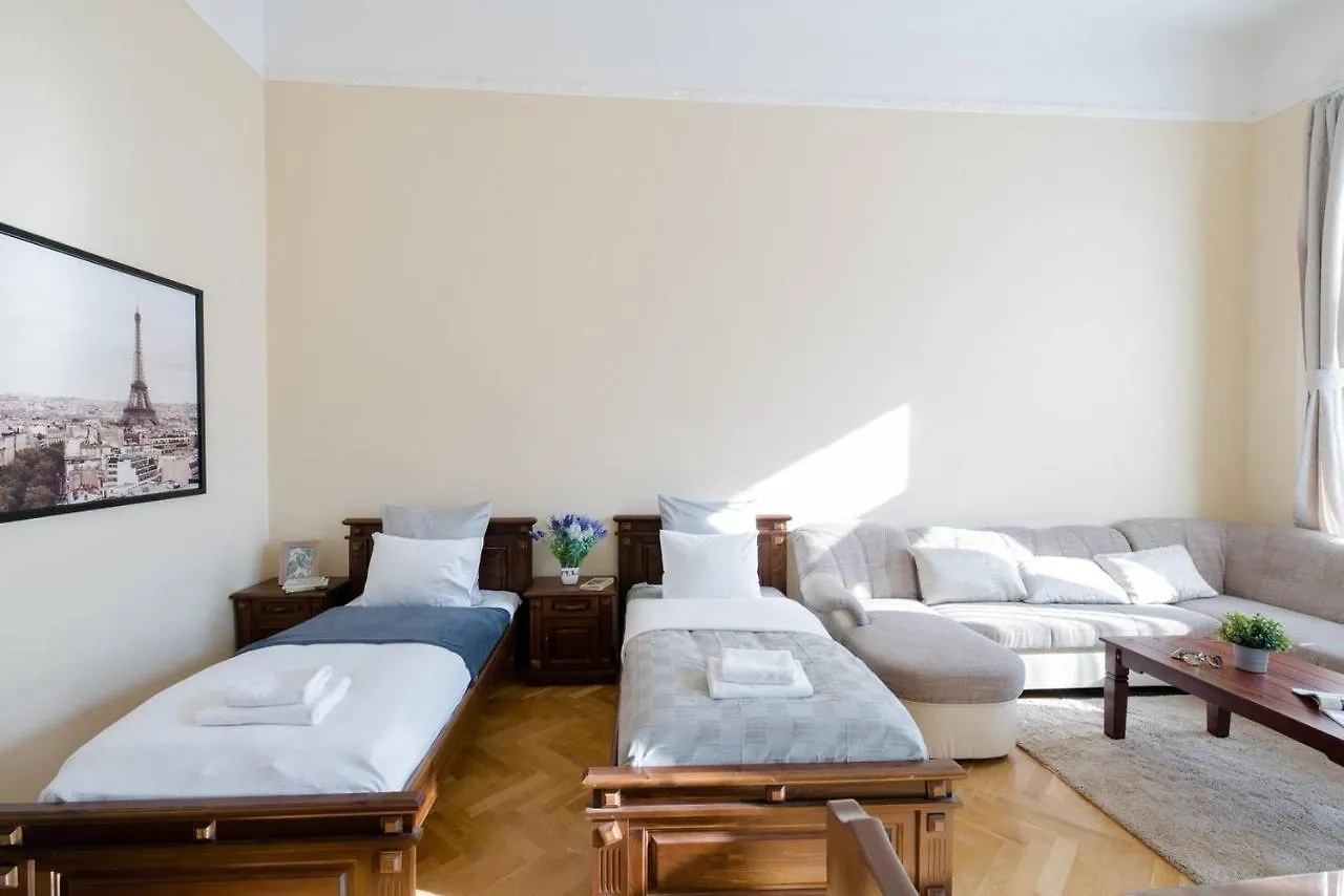 아파트 Central Bright And Spacious Home With 3 Rooms 부다페스트