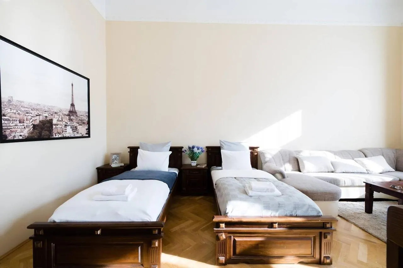 Central Bright And Spacious Home With 3 Rooms 부다페스트 아파트
