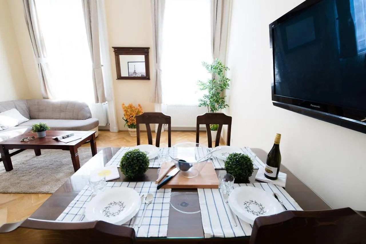 아파트 Central Bright And Spacious Home With 3 Rooms 부다페스트 헝가리