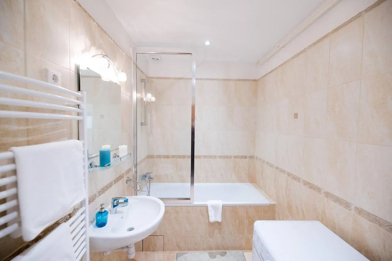 아파트 Central Bright And Spacious Home With 3 Rooms 부다페스트 헝가리