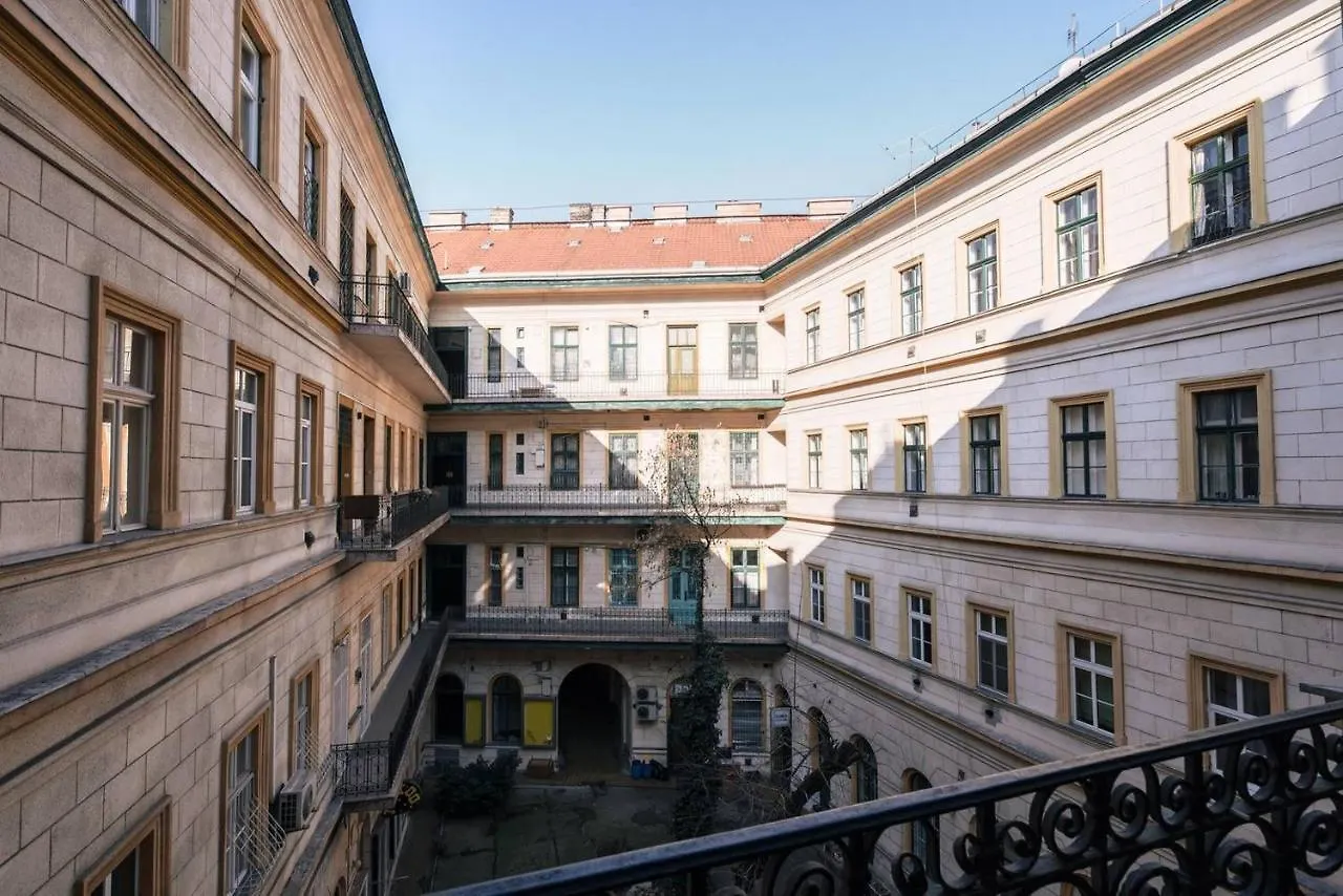Central Bright And Spacious Home With 3 Rooms Budapeszt Apartament
