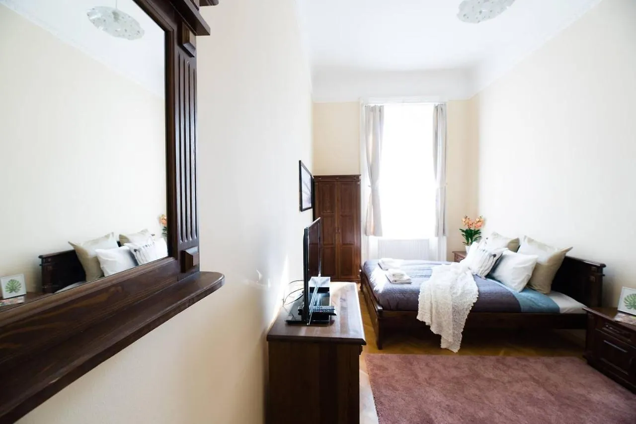 아파트 Central Bright And Spacious Home With 3 Rooms 부다페스트 헝가리